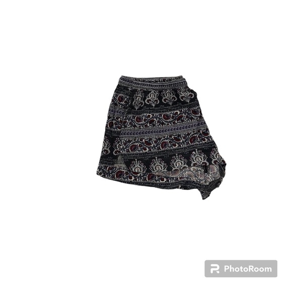 Comfy fashionable shorts. - Picture 1 of 3